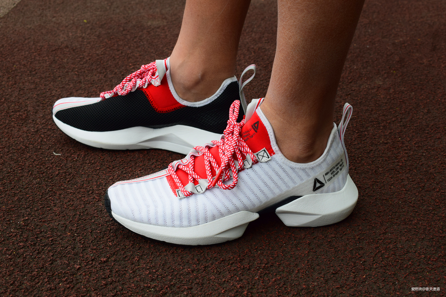 跑鞋潮鞋之间的无缝切换——Reebok Sole Fury跑鞋