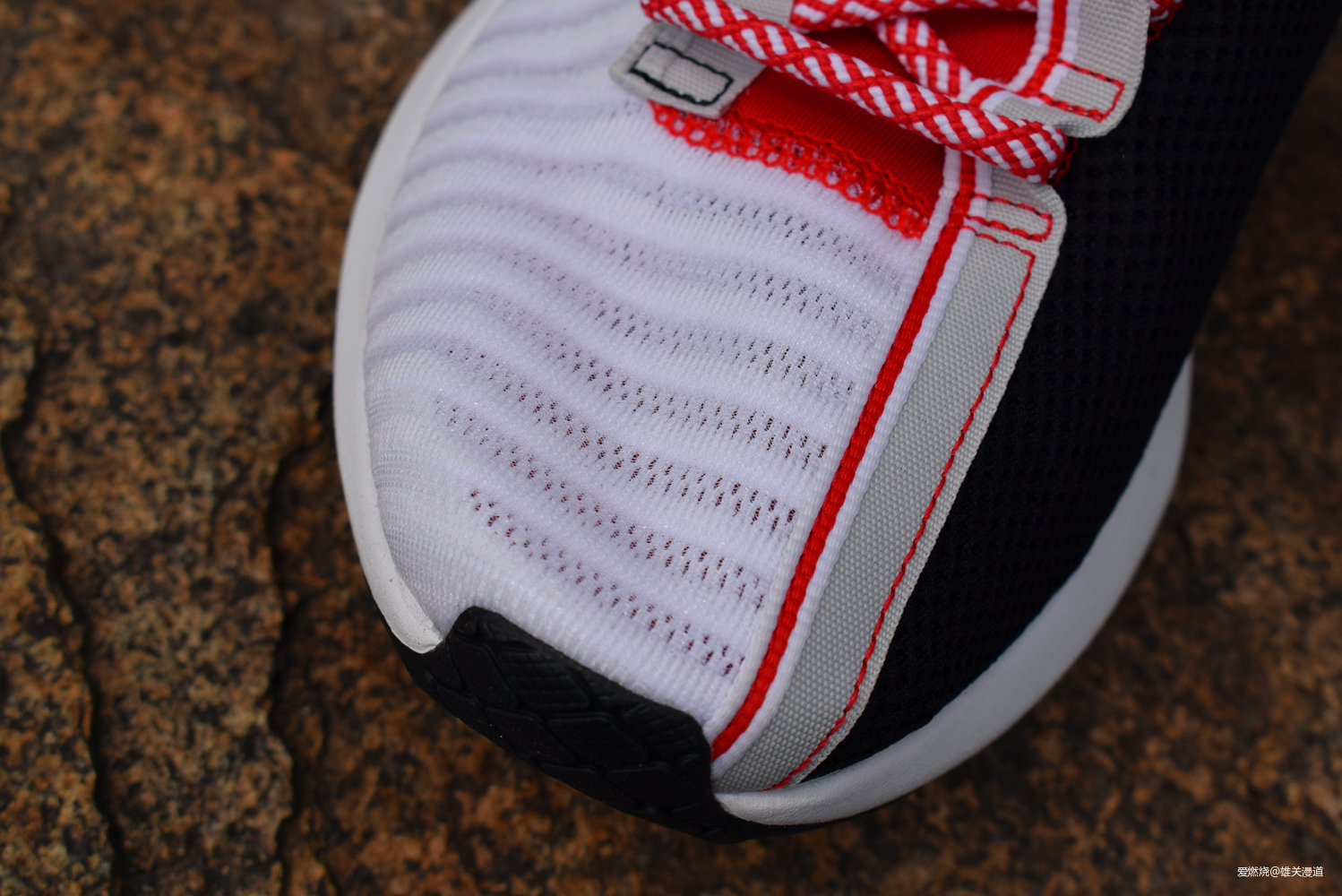 跑鞋潮鞋之间的无缝切换——Reebok Sole Fury跑鞋