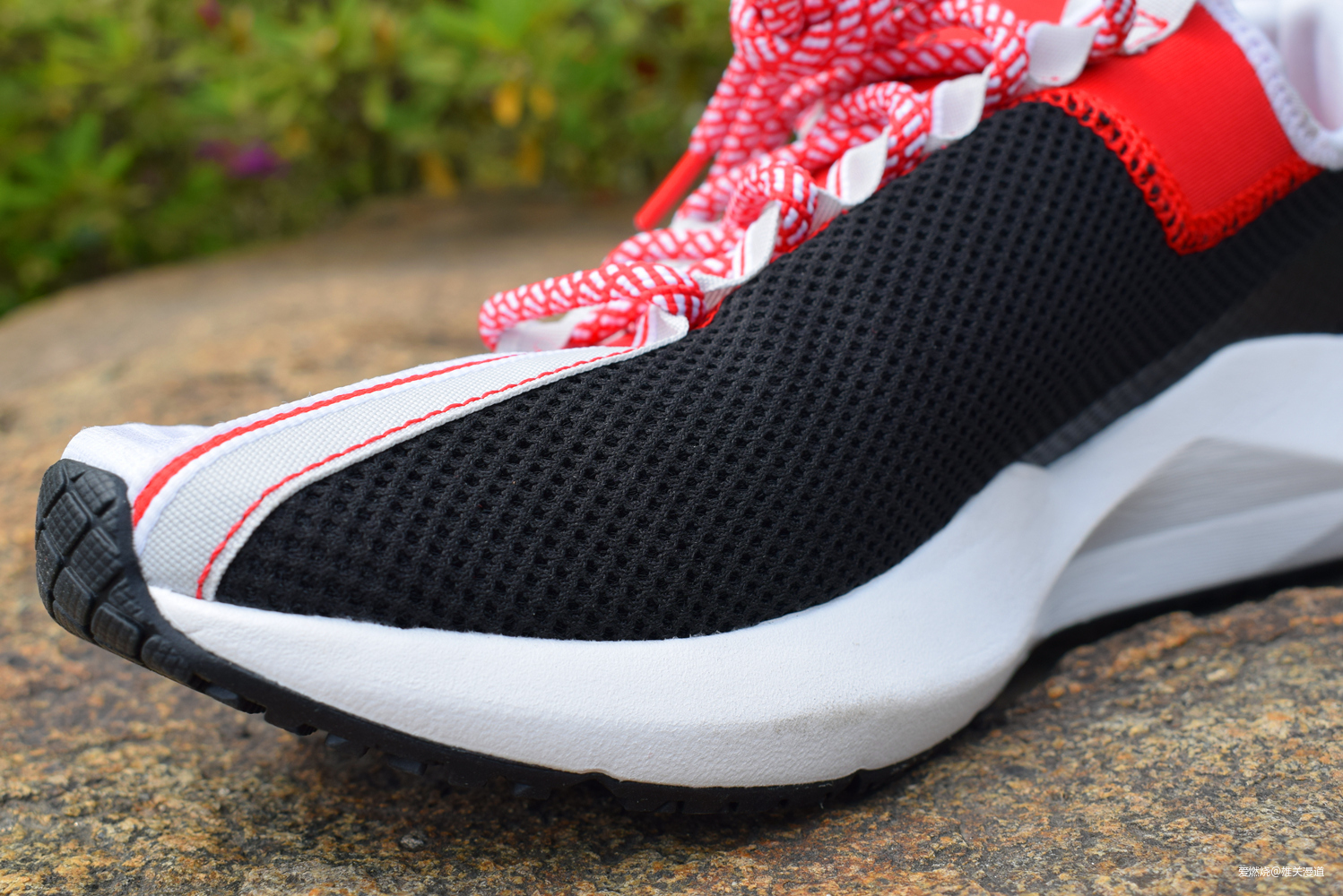 跑鞋潮鞋之间的无缝切换——Reebok Sole Fury跑鞋