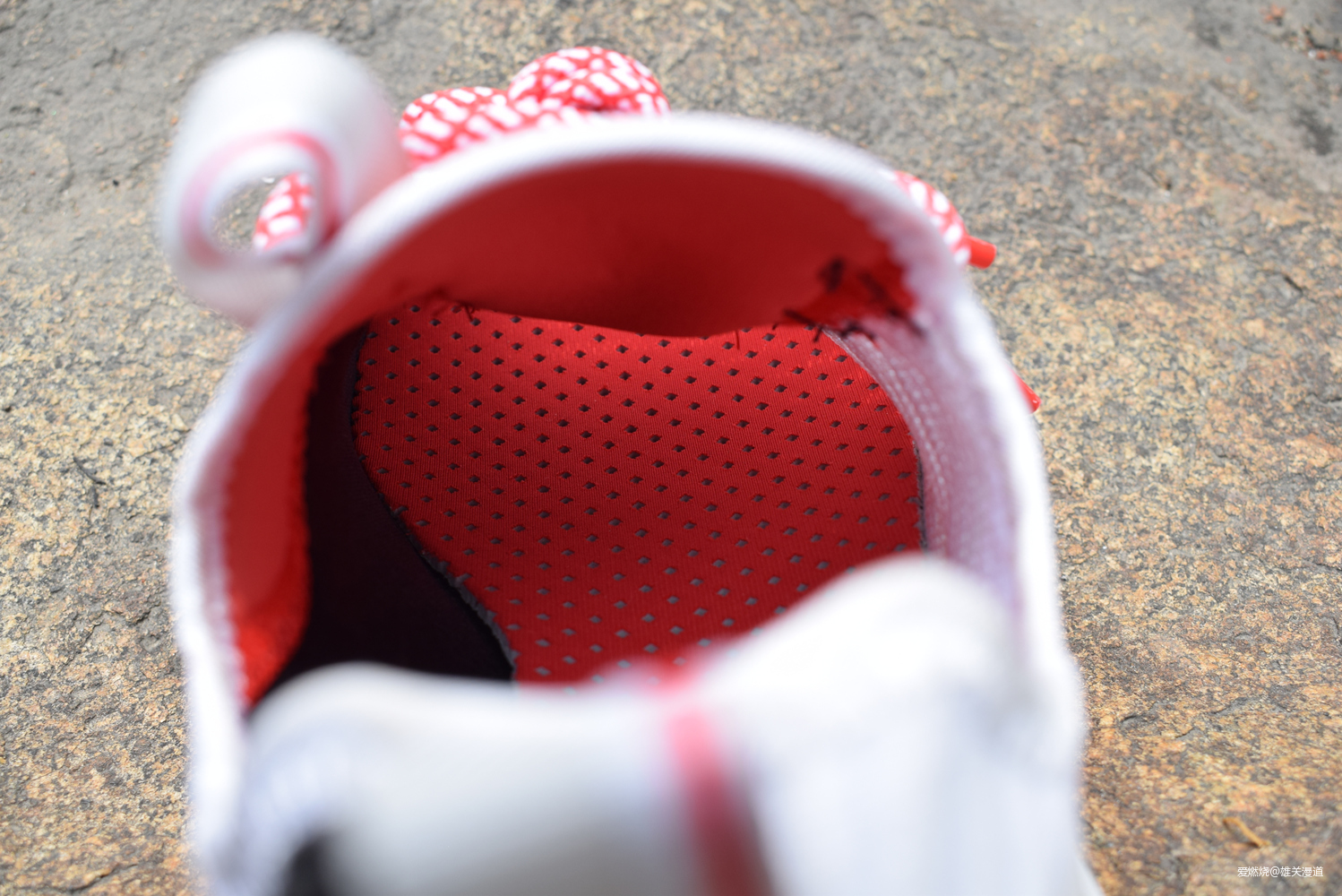 跑鞋潮鞋之间的无缝切换——Reebok Sole Fury跑鞋