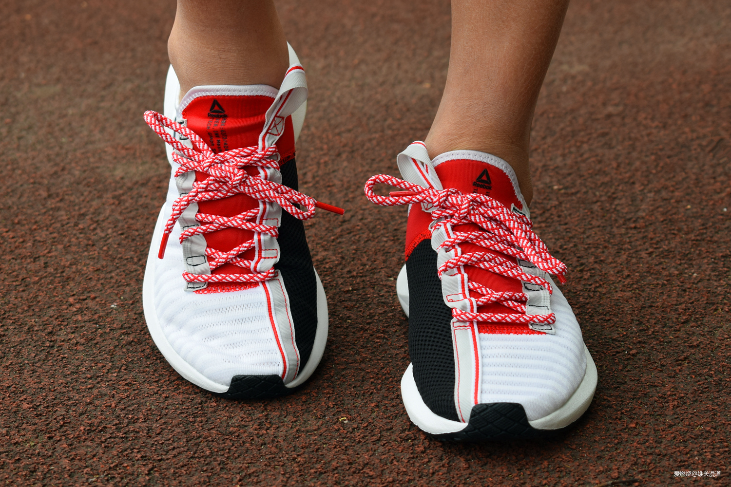 跑鞋潮鞋之间的无缝切换——Reebok Sole Fury跑鞋