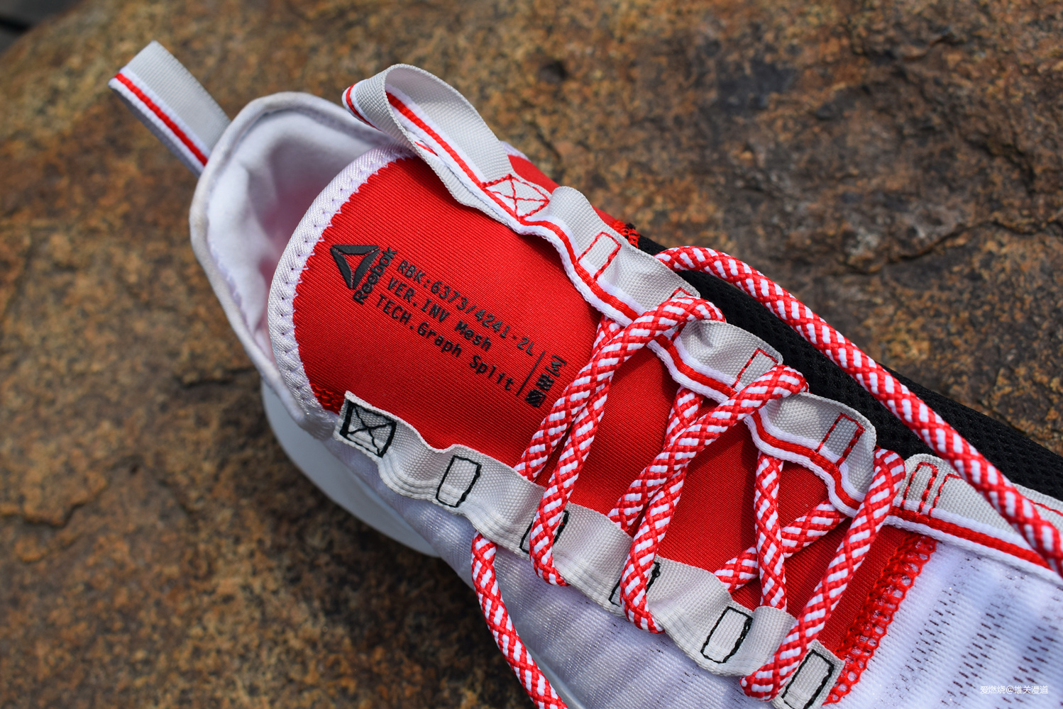 跑鞋潮鞋之间的无缝切换——Reebok Sole Fury跑鞋