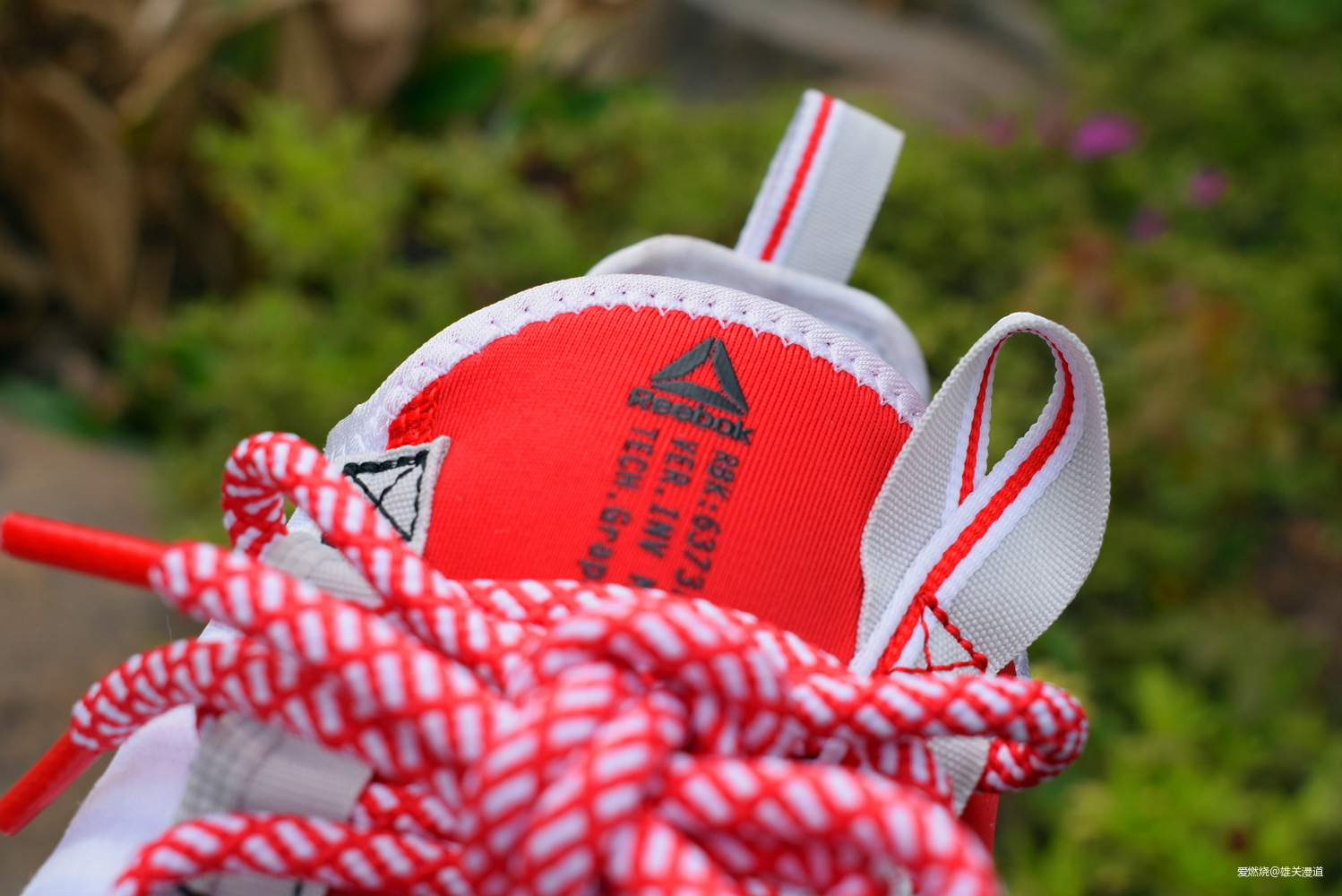 跑鞋潮鞋之间的无缝切换——Reebok Sole Fury跑鞋