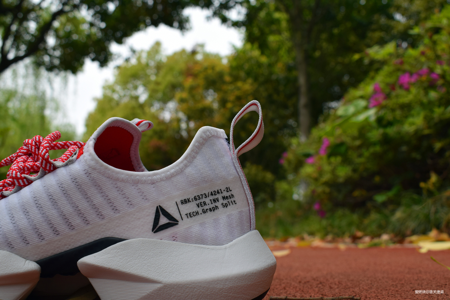 跑鞋潮鞋之间的无缝切换——Reebok Sole Fury跑鞋