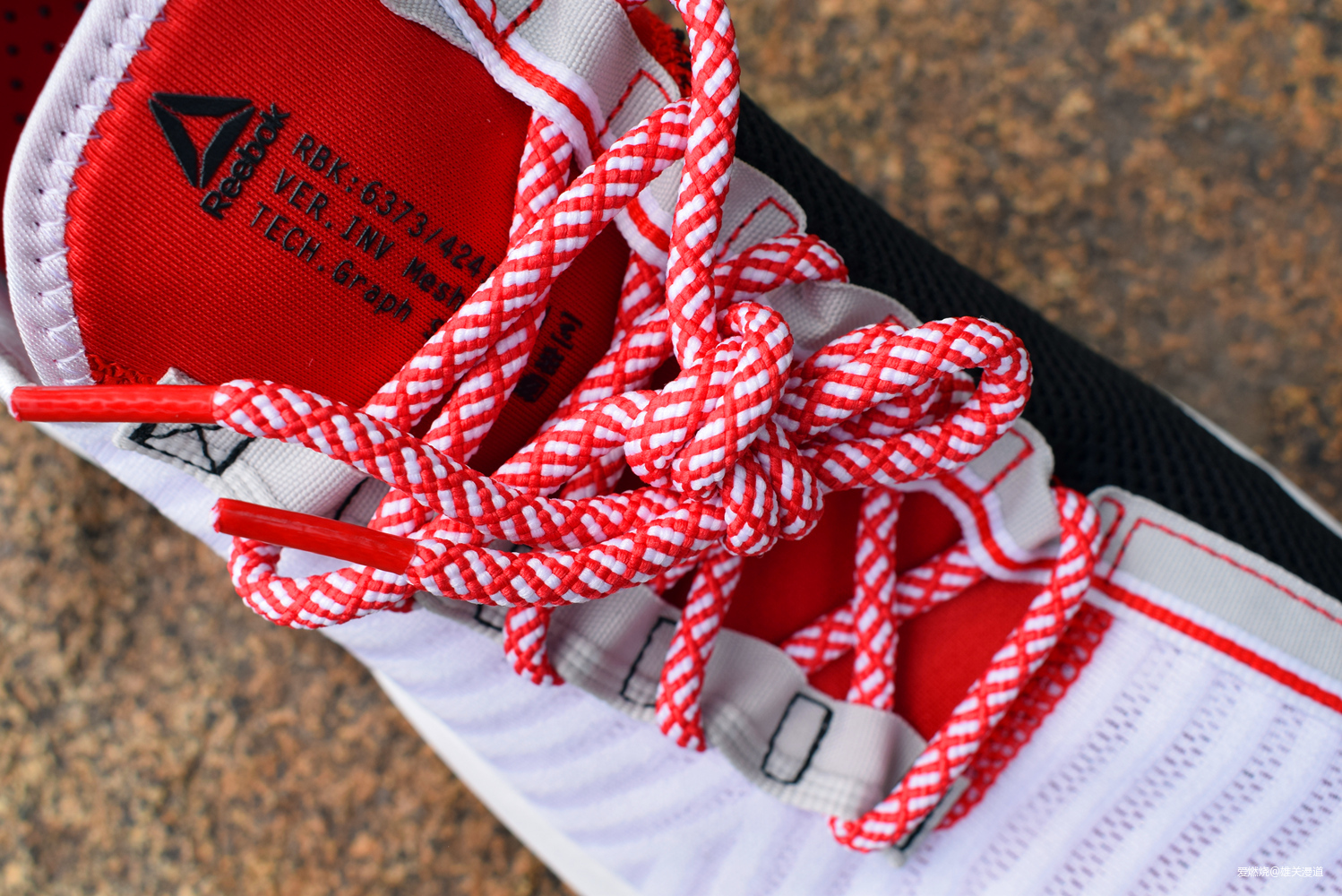 跑鞋潮鞋之间的无缝切换——Reebok Sole Fury跑鞋