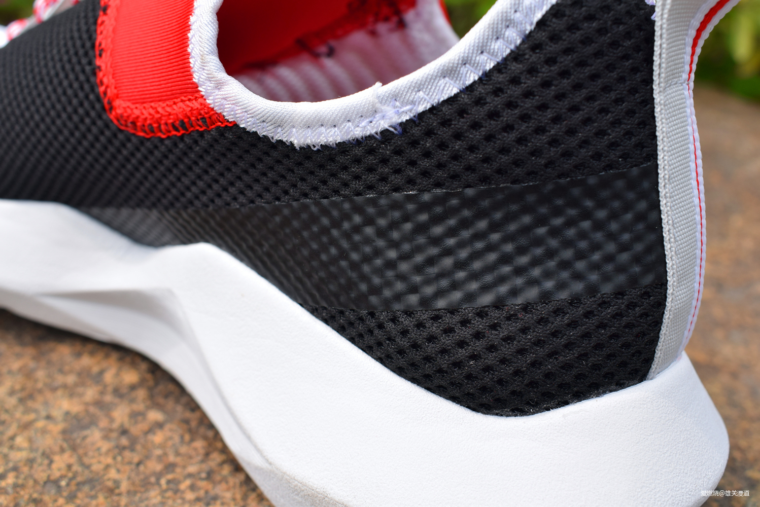 跑鞋潮鞋之间的无缝切换——Reebok Sole Fury跑鞋