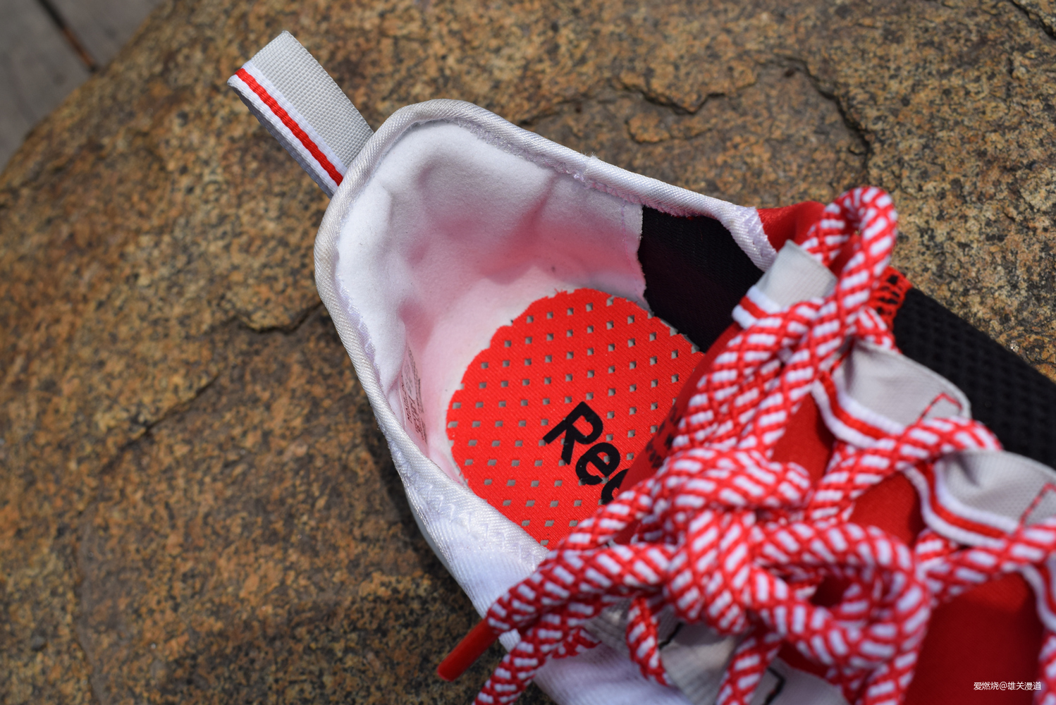 跑鞋潮鞋之间的无缝切换——Reebok Sole Fury跑鞋