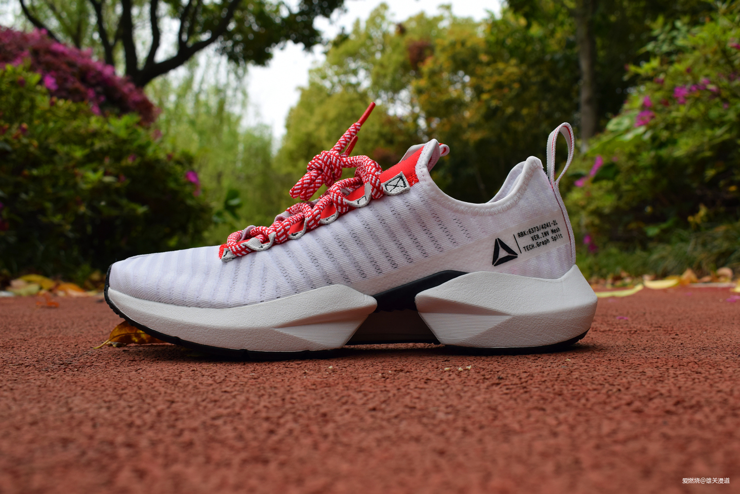 跑鞋潮鞋之间的无缝切换——Reebok Sole Fury跑鞋