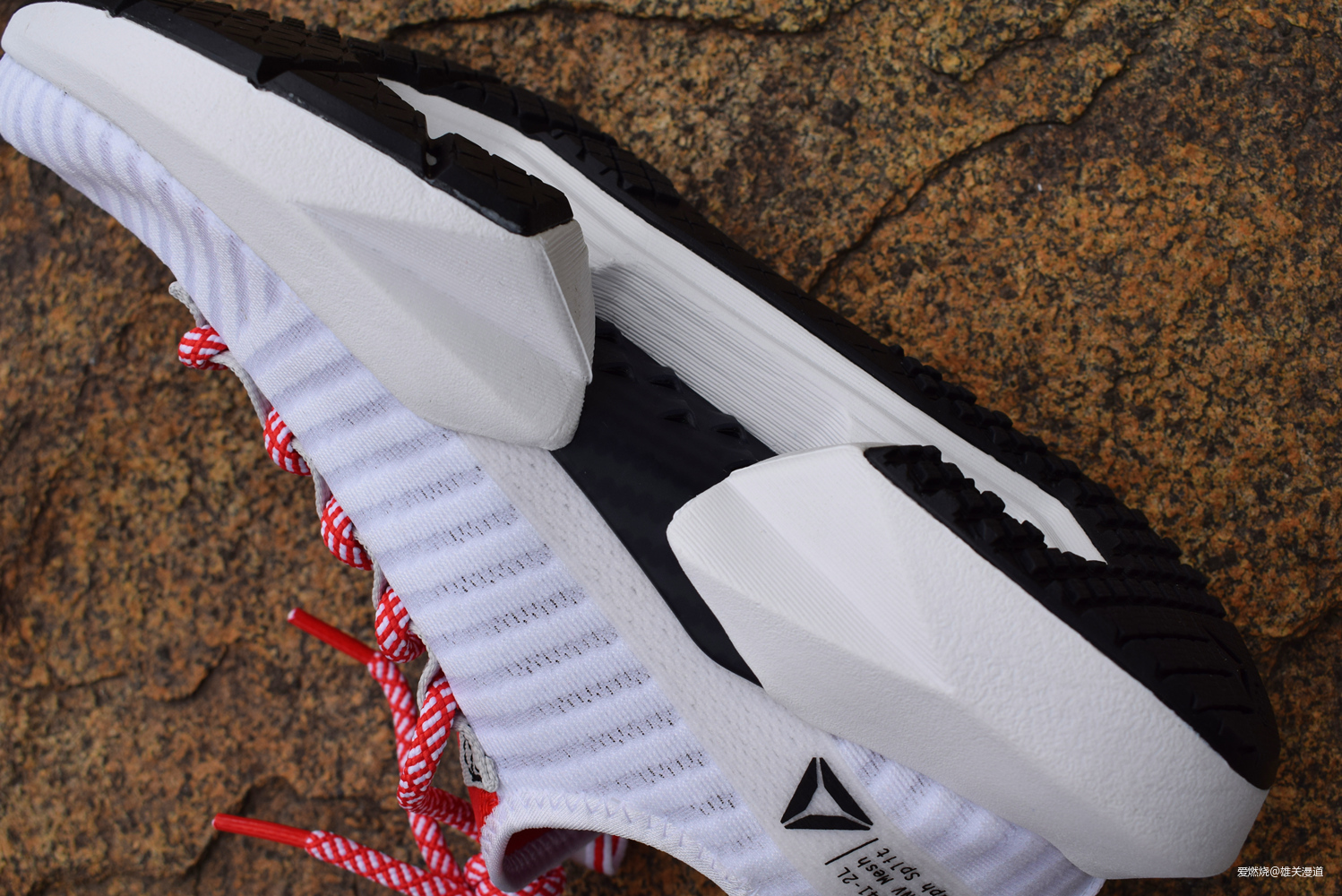 跑鞋潮鞋之间的无缝切换——Reebok Sole Fury跑鞋