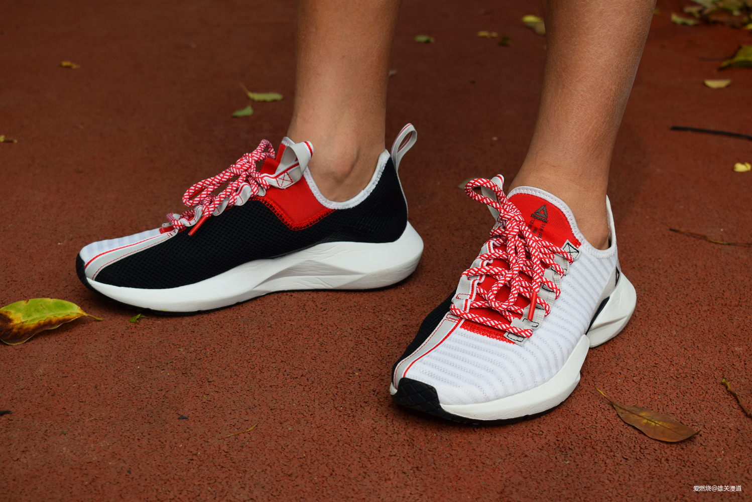 跑鞋潮鞋之间的无缝切换——Reebok Sole Fury跑鞋