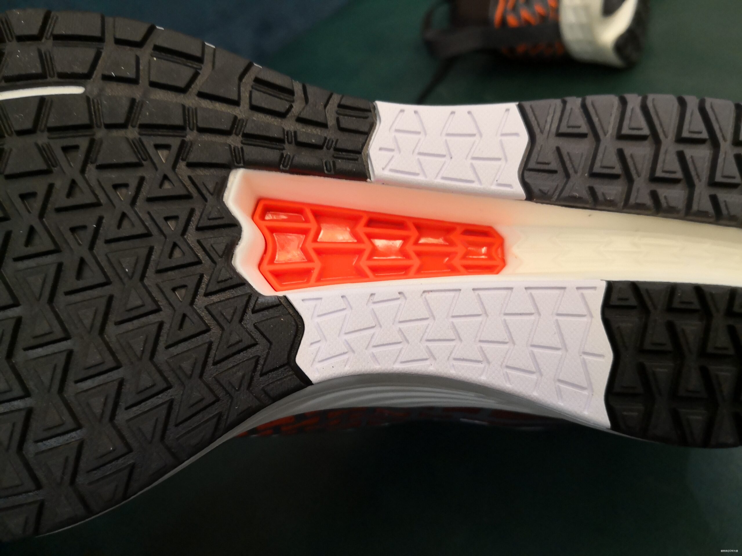 脱影而出，鞋中赤兔丨2019李宁赤兔四代跑鞋测评