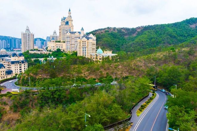 越过山丘，在大连