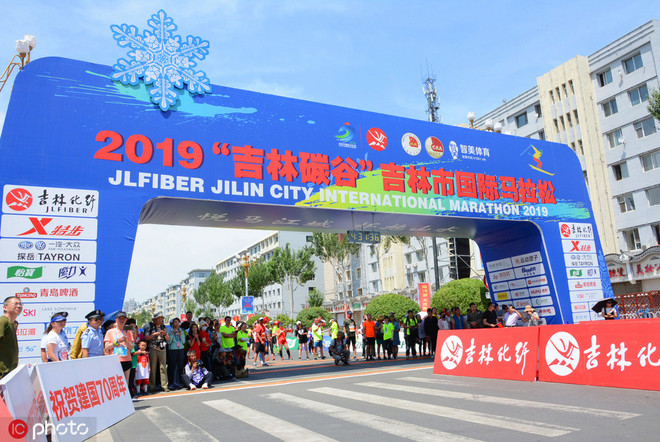 杨超越加入安德玛大家庭 | 跑圈十件事