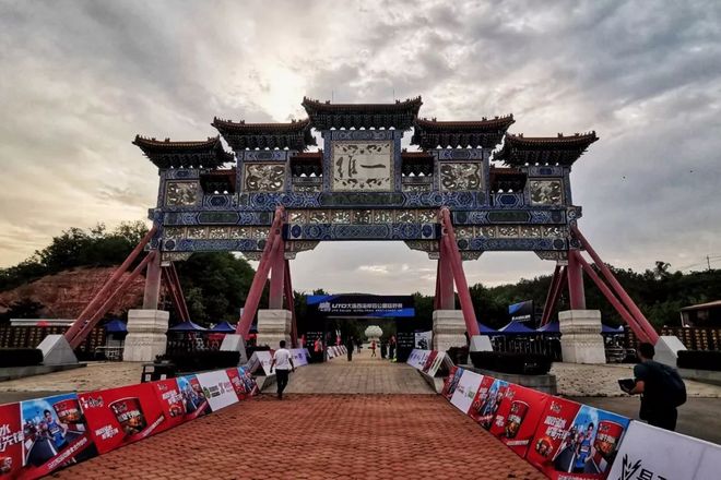 越过山丘，在大连