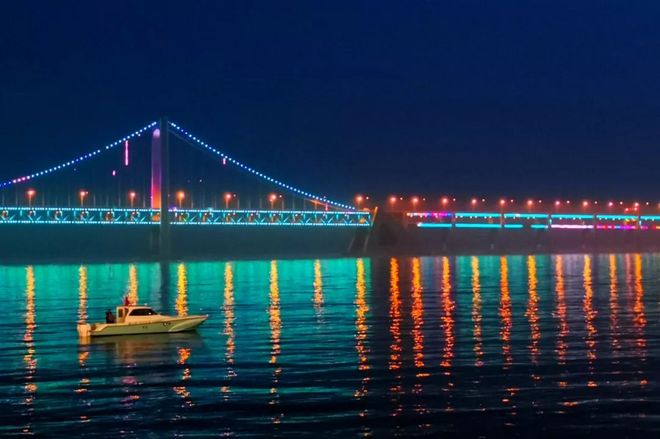 越过山丘，在大连