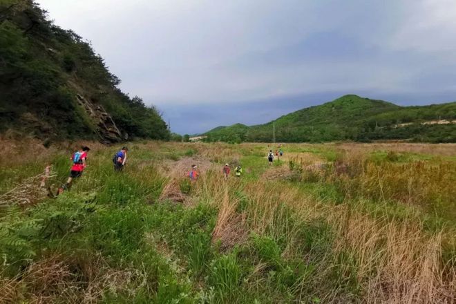 越过山丘，在大连