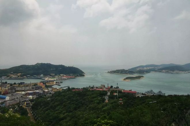 越过山丘，在大连