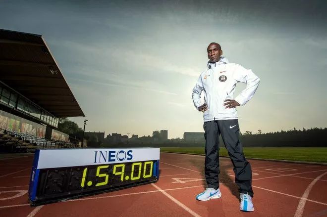 杨超越加入安德玛大家庭 | 跑圈十件事