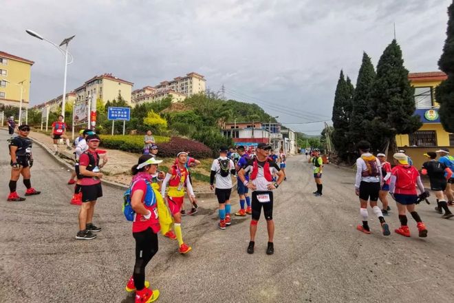 越过山丘，在大连