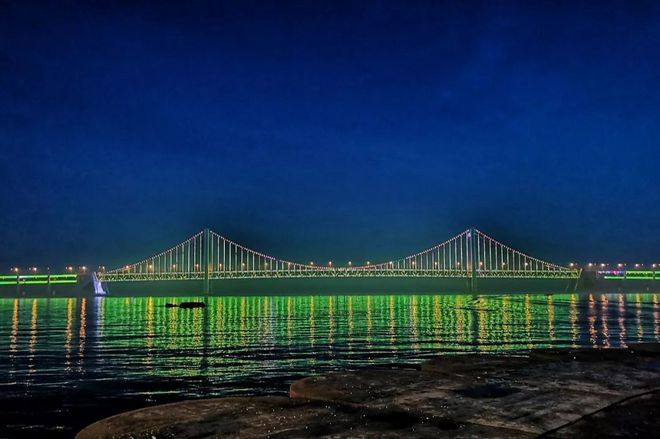 越过山丘，在大连