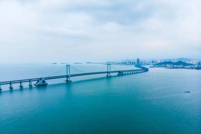 越过山丘，在大连