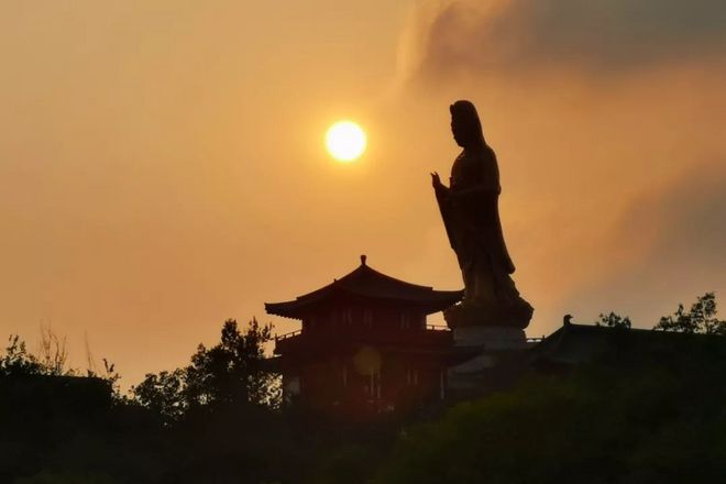 越过山丘，在大连