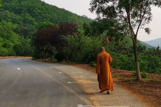 越过山丘，在大连