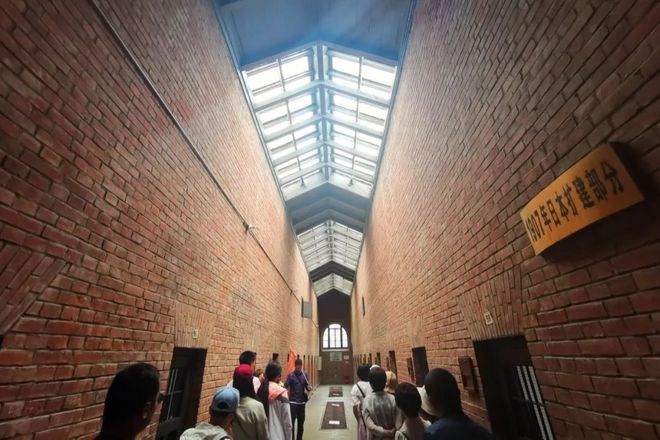 越过山丘，在大连