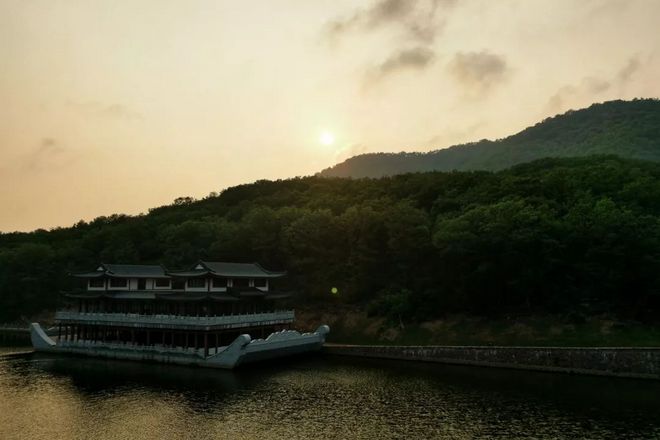 越过山丘，在大连