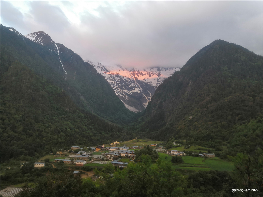 红衣穿越200里，依杖轻歌梅里行 高龄跑渣渣梅里MEM101流水赛记