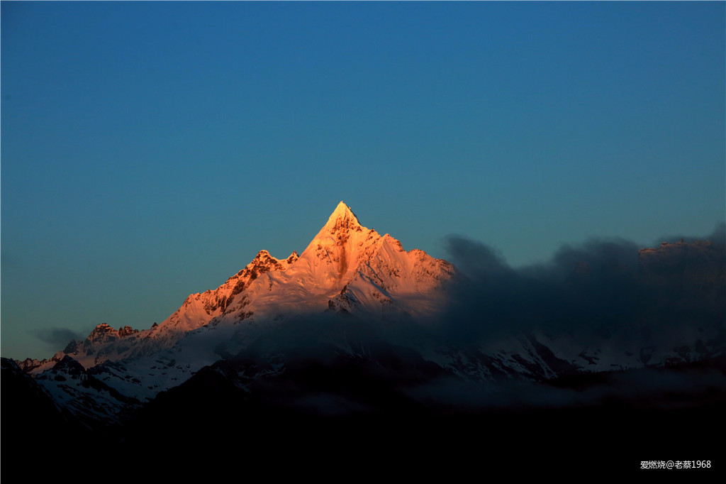 红衣穿越200里，依杖轻歌梅里行 高龄跑渣渣梅里MEM101流水赛记