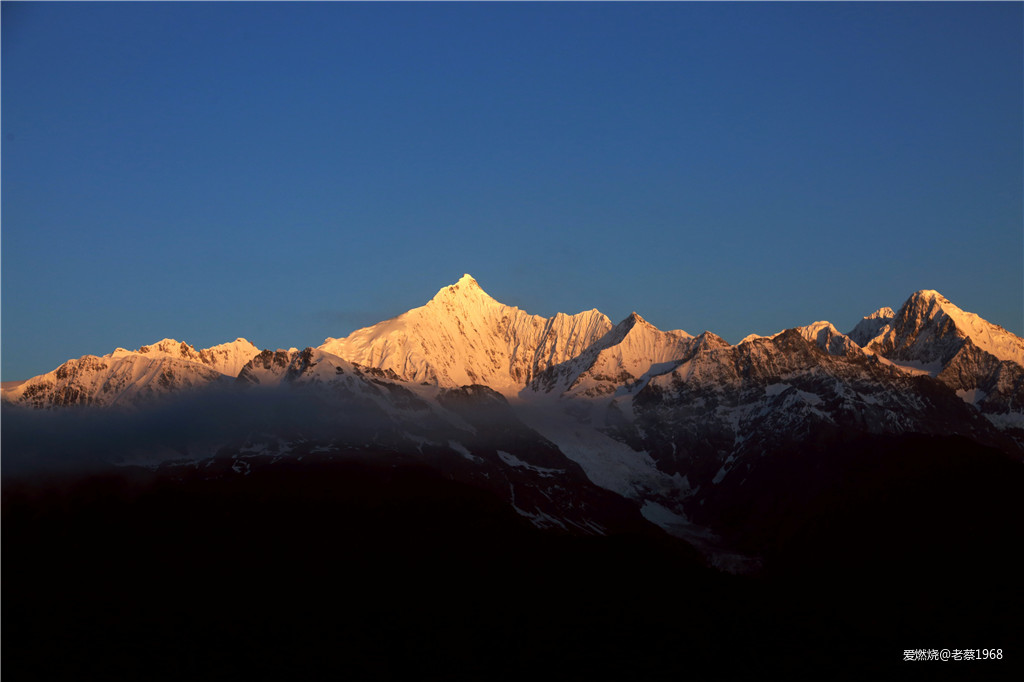 红衣穿越200里，依杖轻歌梅里行 高龄跑渣渣梅里MEM101流水赛记