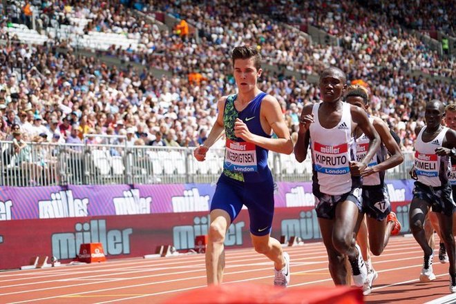 谢震业两百米破亚洲纪录 | 跑圈十件事