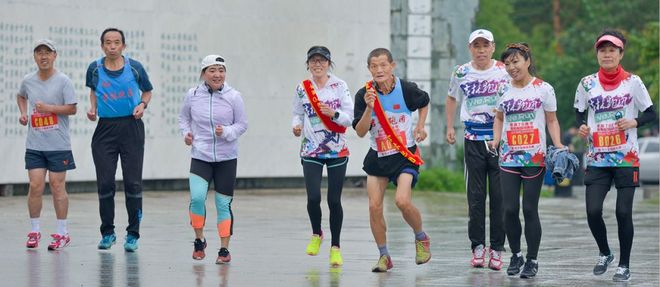 祝福祖国70华诞 | 风雨中，他们为谁而跑