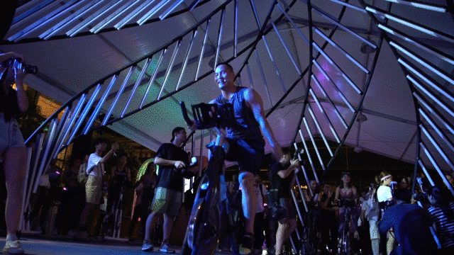 设计师运动服品牌 MAIA ACTIVE与纽约灯光艺术家James Clar共同演绎霓光运动美学