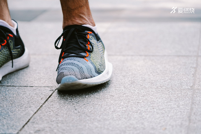 跑鞋 | 超级中底来袭 New Balance FuelCell Rebel评测