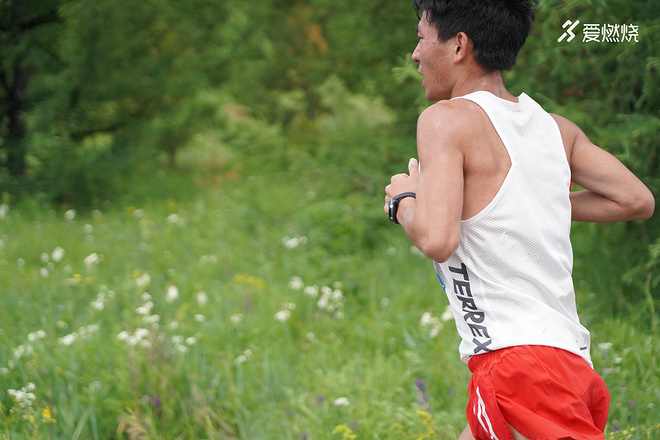 与adidasTERREX一起，越山向海