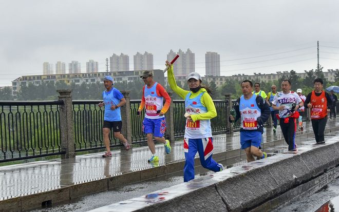 祝福祖国70华诞 | 风雨中，他们为谁而跑