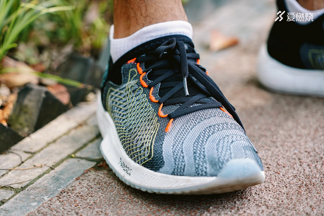 跑鞋 | 超级中底来袭 New Balance FuelCell Rebel评测