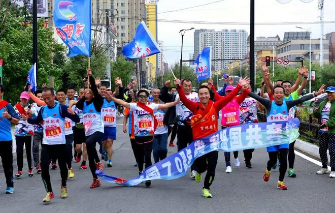 祝福祖国70华诞 | 风雨中，他们为谁而跑