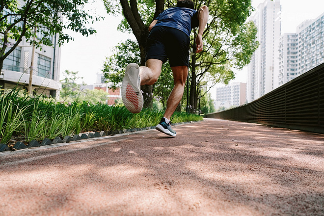 跑鞋 | 超级中底来袭 New Balance FuelCell Rebel评测