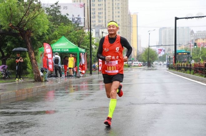 祝福祖国70华诞 | 风雨中，他们为谁而跑