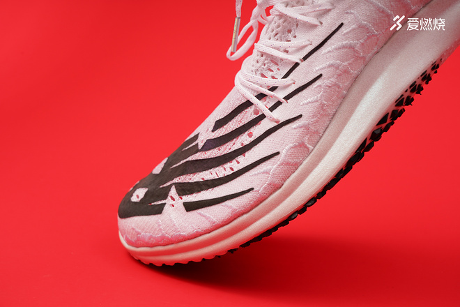 跑鞋 | 超级中底来袭 New Balance FuelCell Rebel评测