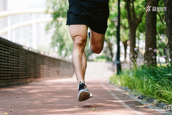 跑鞋 | 超级中底来袭 New Balance FuelCell Rebel评测