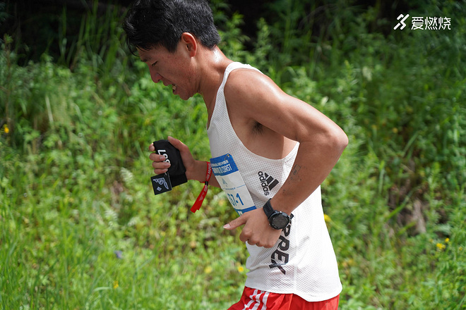 与adidasTERREX一起，越山向海