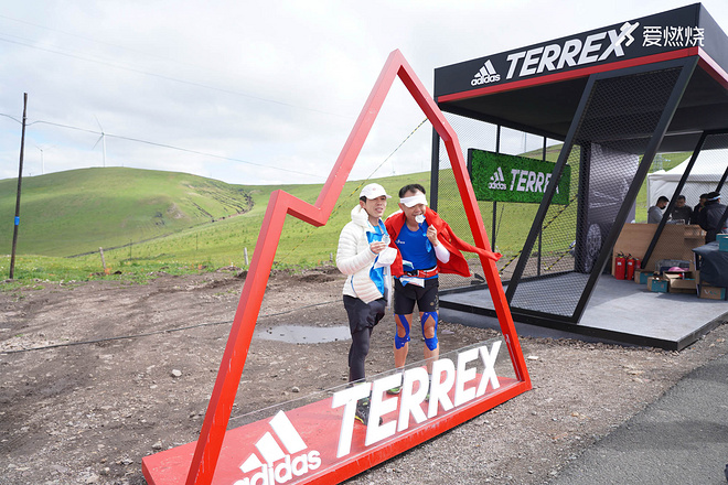 与adidasTERREX一起，越山向海