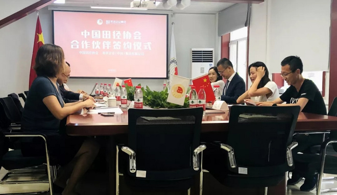 谢震业两百米破亚洲纪录 | 跑圈十件事