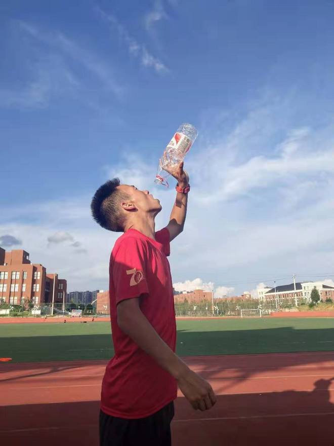 专访 | 爱跑步更要爱生活 冠军背后的故事