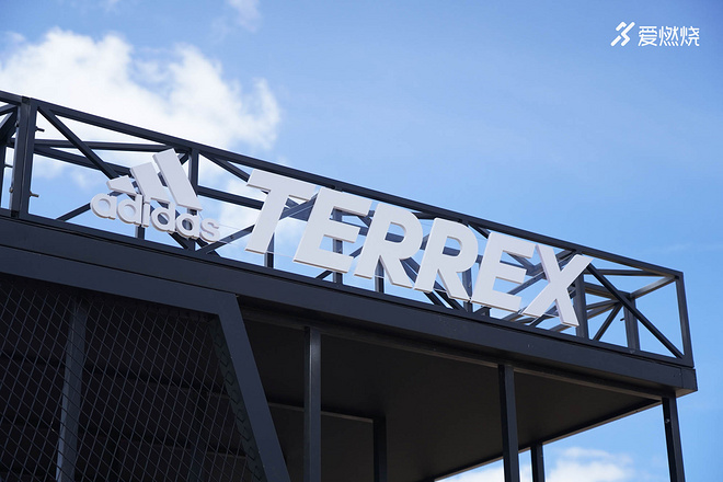 与adidasTERREX一起，越山向海