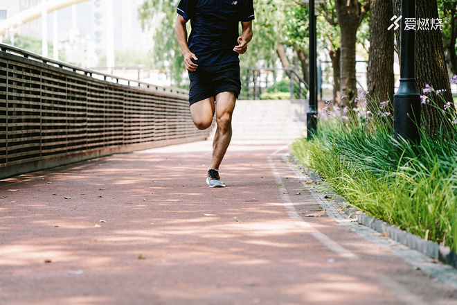 跑鞋 | 超级中底来袭 New Balance FuelCell Rebel评测